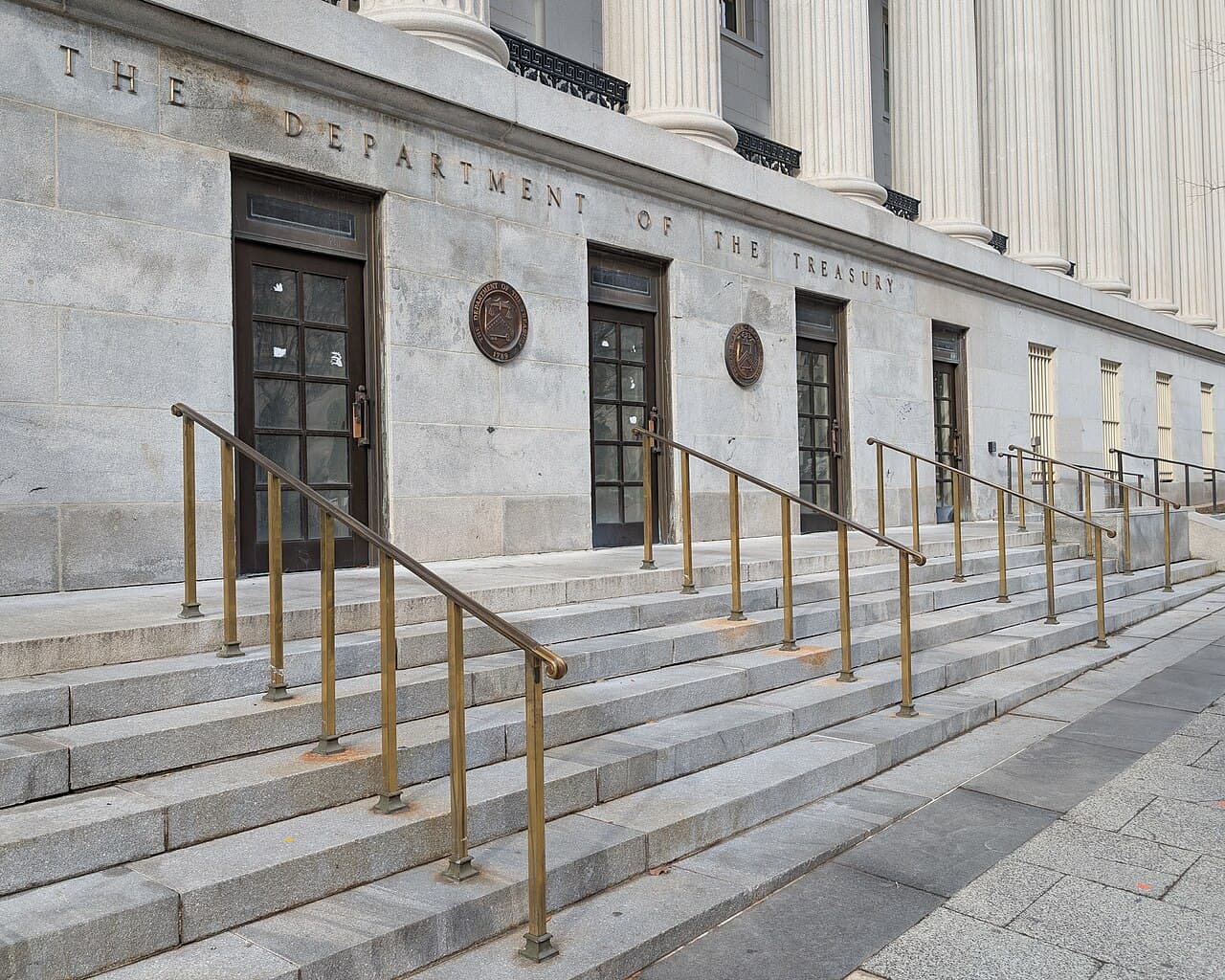 A entrada do Departamento do Tesouro dos EUA, em Washington, que emite os Treasuries.
